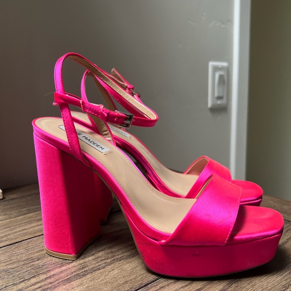 Steve Madden Fuchsia Block Heel Sandals - Picture 1 of 4